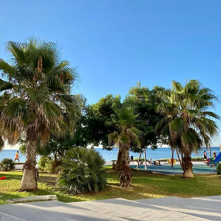 Beachfront Bliss - Beautiful Sea View With Pool * Торевьиа