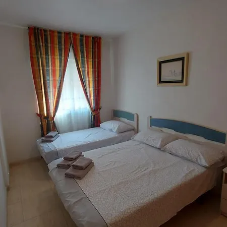 Beachfront Bliss - Beautiful Sea View With Pool Торевьиа