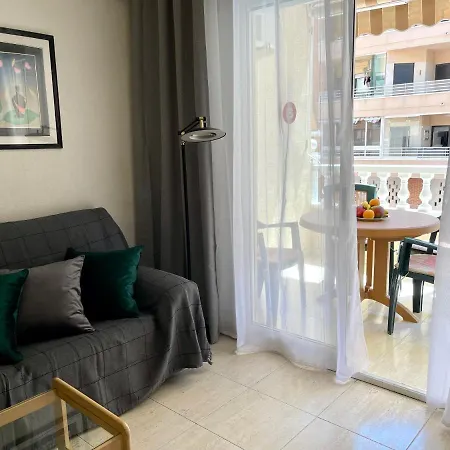 Beachfront Bliss - Beautiful Sea View With Pool Апартаменты